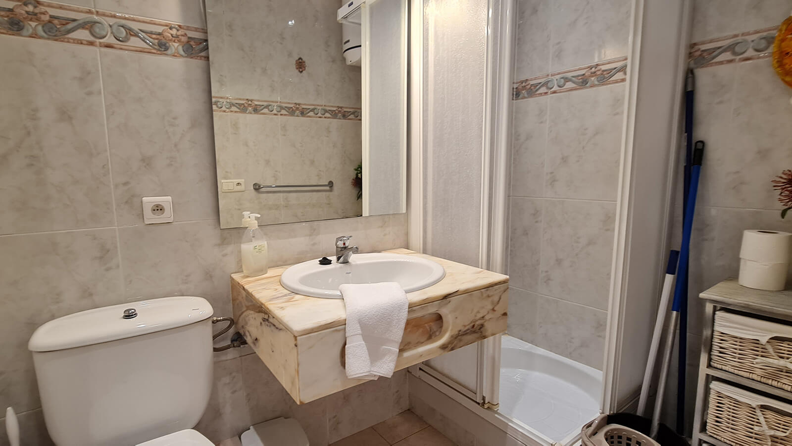 lavabo-completo-con-ducha-primera-linea-sant-antoni-vista-mar-primera-linea-torre-valentina