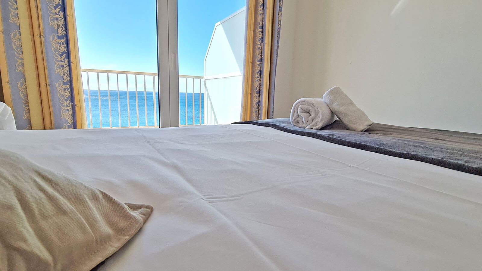 dormitorio_apartamento_playa_tercero_vista_mar_primera_linea_torre_valentina