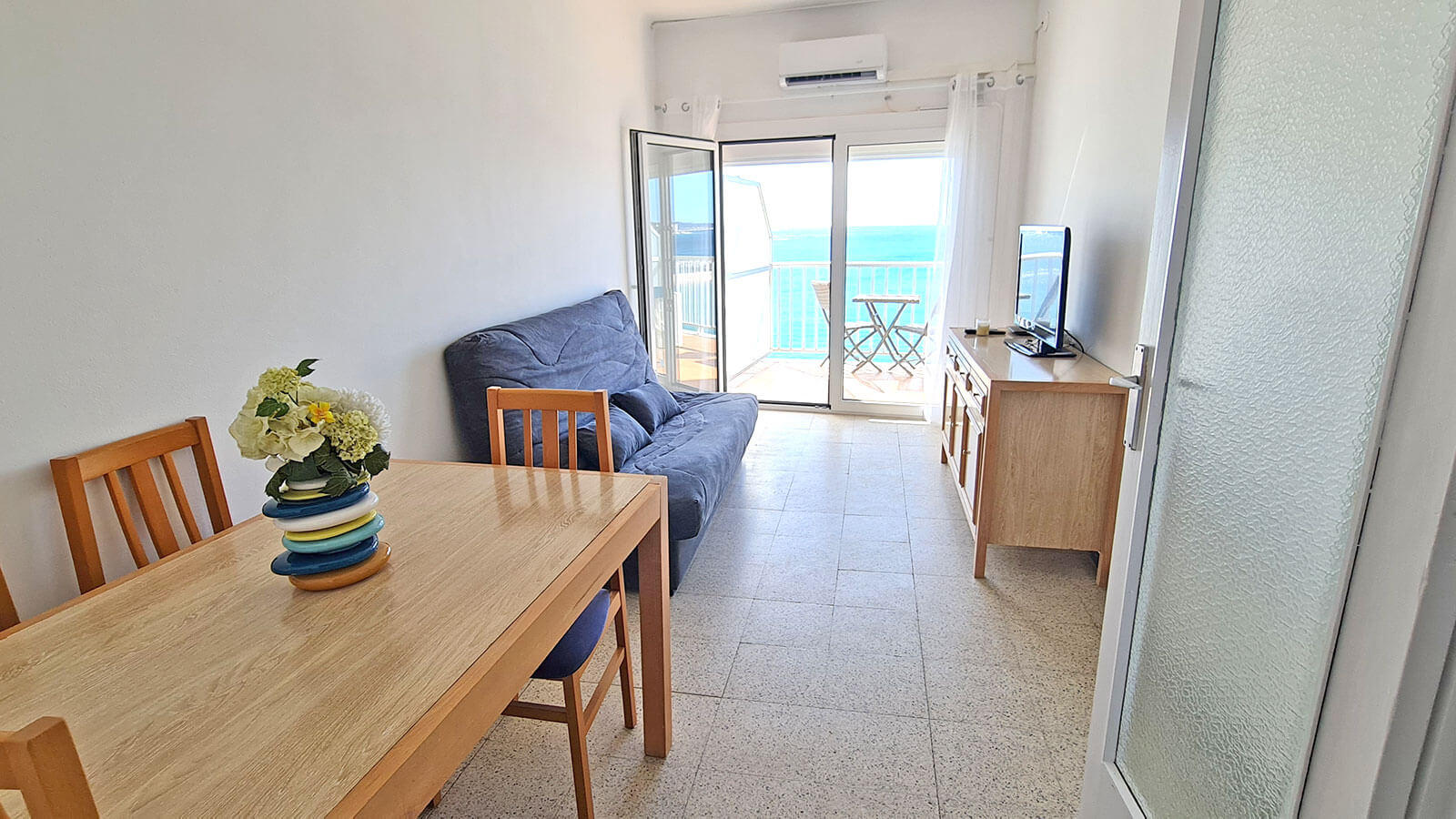 salon_comedor_apartamento_playa_tercero_vista_mar_primera_linea_torre_valentina