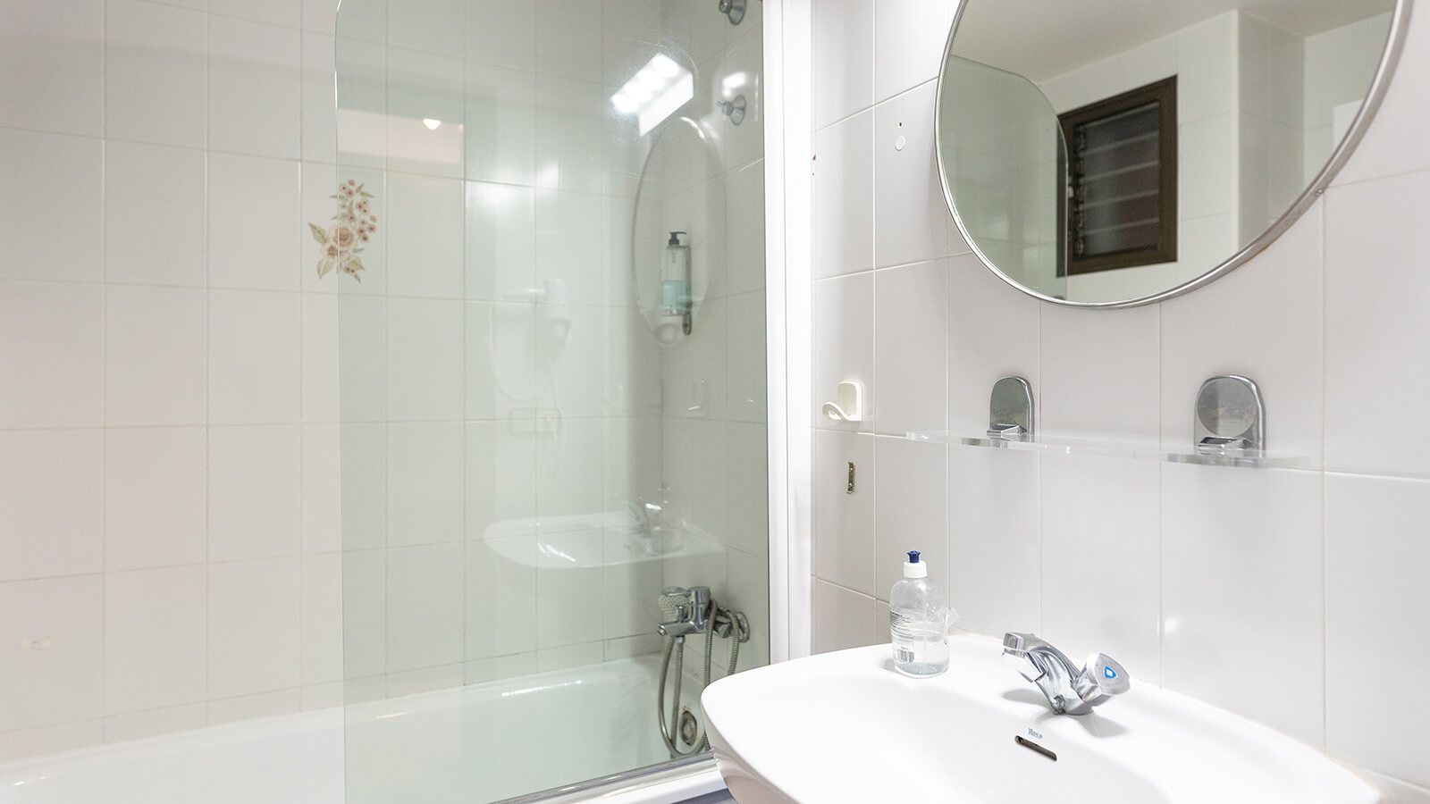 bano-4g-apartamento-play-2-habitaciones-standard-vista-mar-primera-linea-torre-valentina