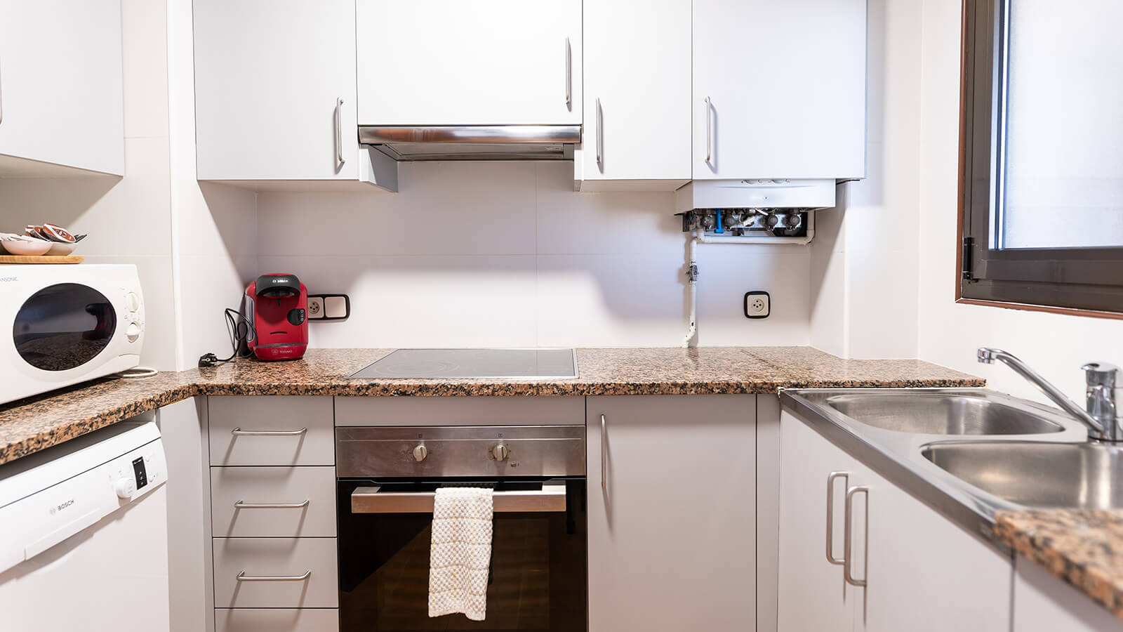cocina-apartamento-play-3-habitaciones-vista-mar-primera-linea-torre-valentina