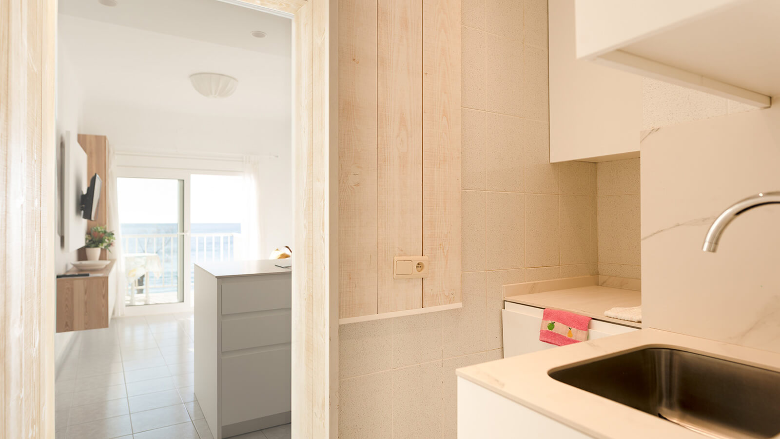 cocina-salon-primera-linea-sant-antoni-vista-mar-primera-linea-torre-valentina