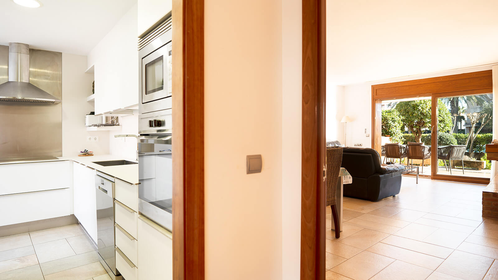 cocina-salon-terraza-apartamento-maritim-3-habitaciones-vista-mar-primera-linea-torre-valentina