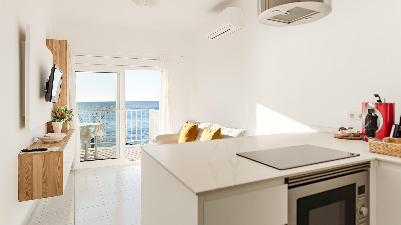 cocina-salon-terraza-primera-linea-sant-antoni-vista-mar-primera-linea-torre-valentina