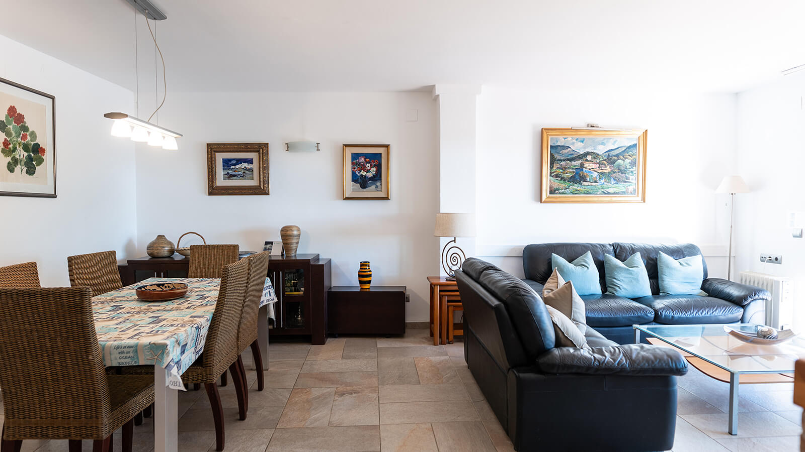 comedor-salon-apartamento-maritim-3-habitaciones-vista-mar-primera-linea-torre-valentina