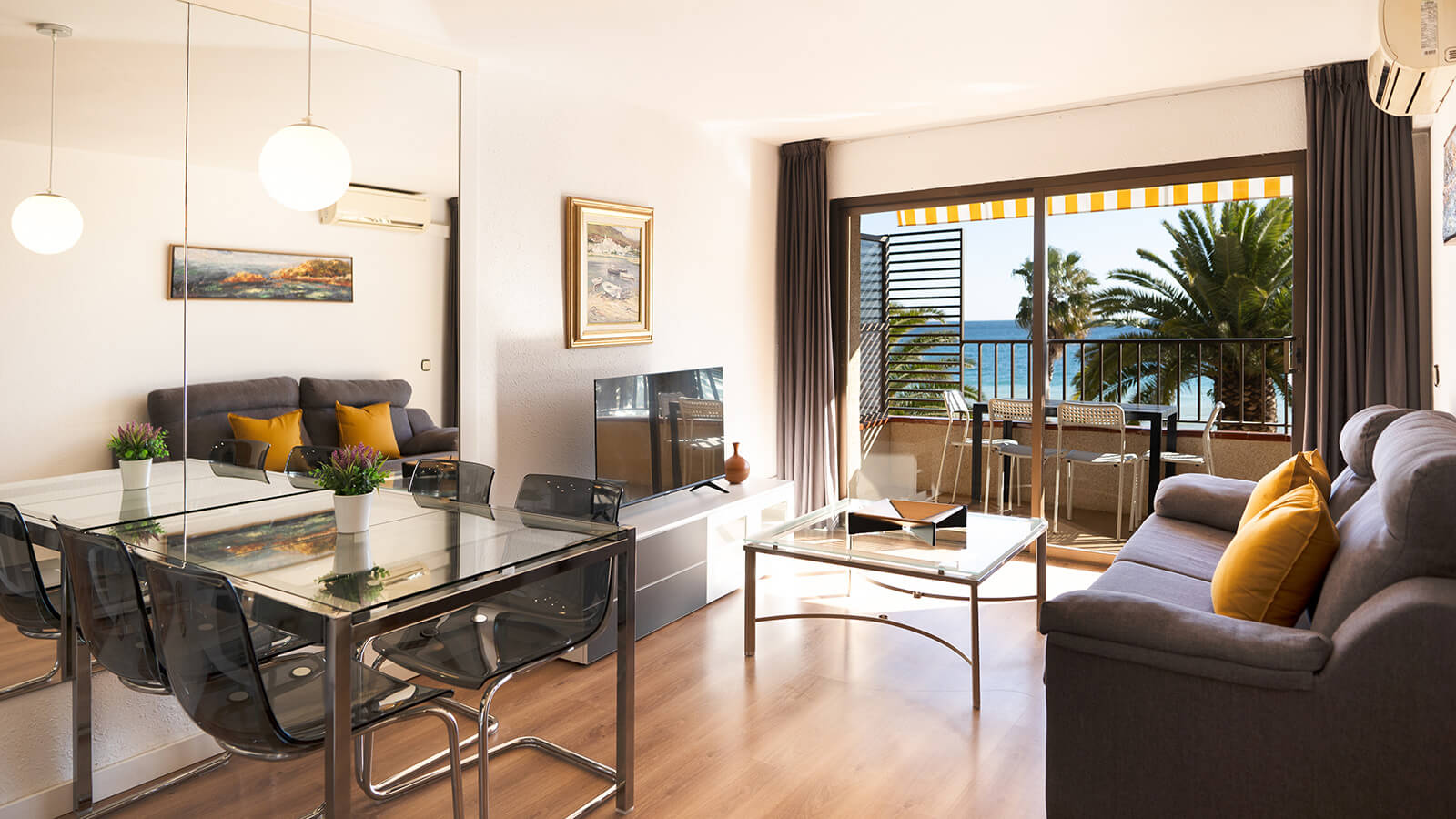 comedor-salon-terraza-1d-apartamento-play-2-habitaciones-moderno-vista-mar-primera-linea-torre-valentina
