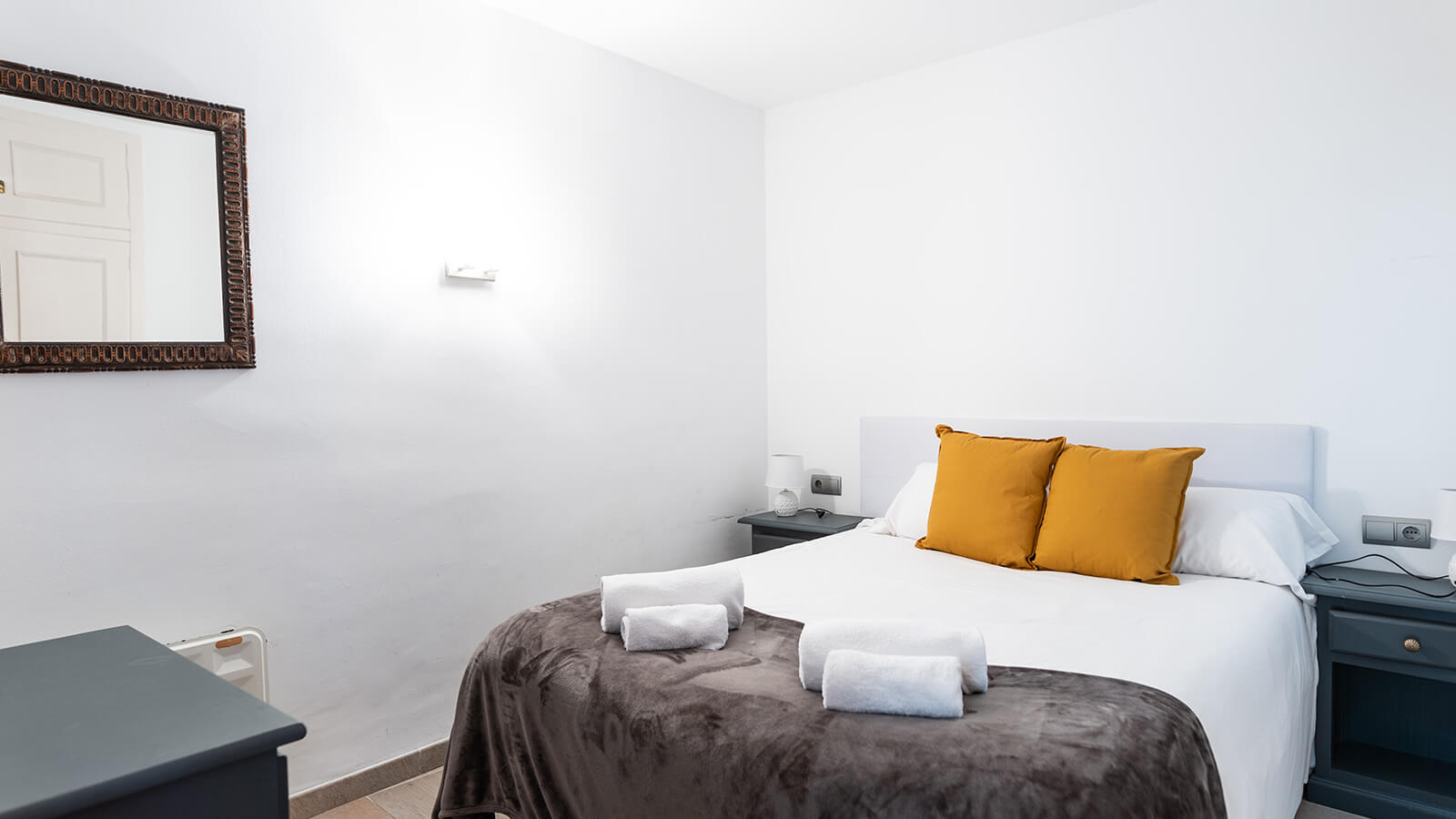 dormitorio-1-apartamento-maritim-3-habitaciones-vista-mar-primera-linea-torre-valentina