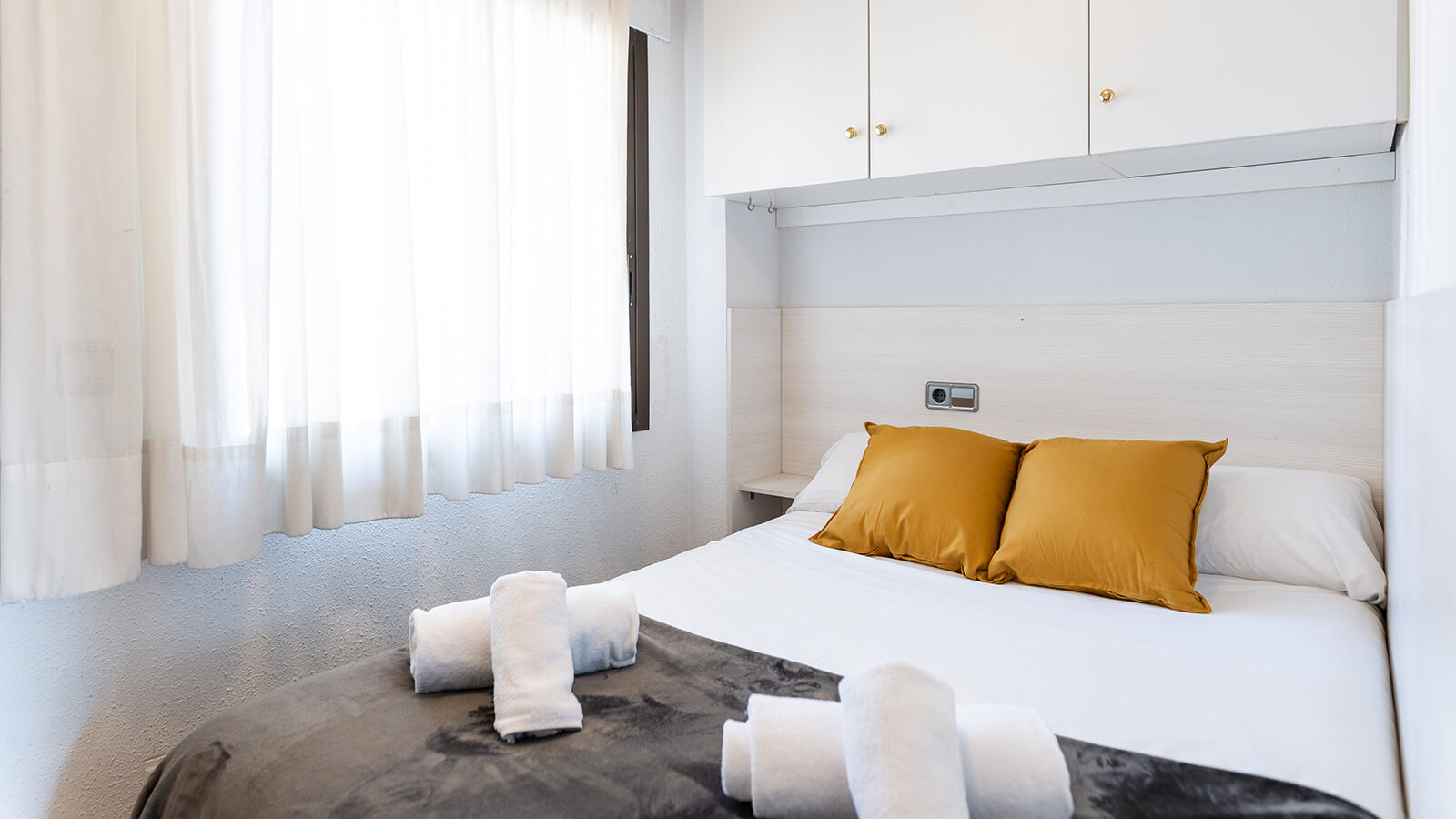 dormitorio-1-apartamento-play-2-habitaciones-classic-vista-mar-primera-linea-torre-valentina