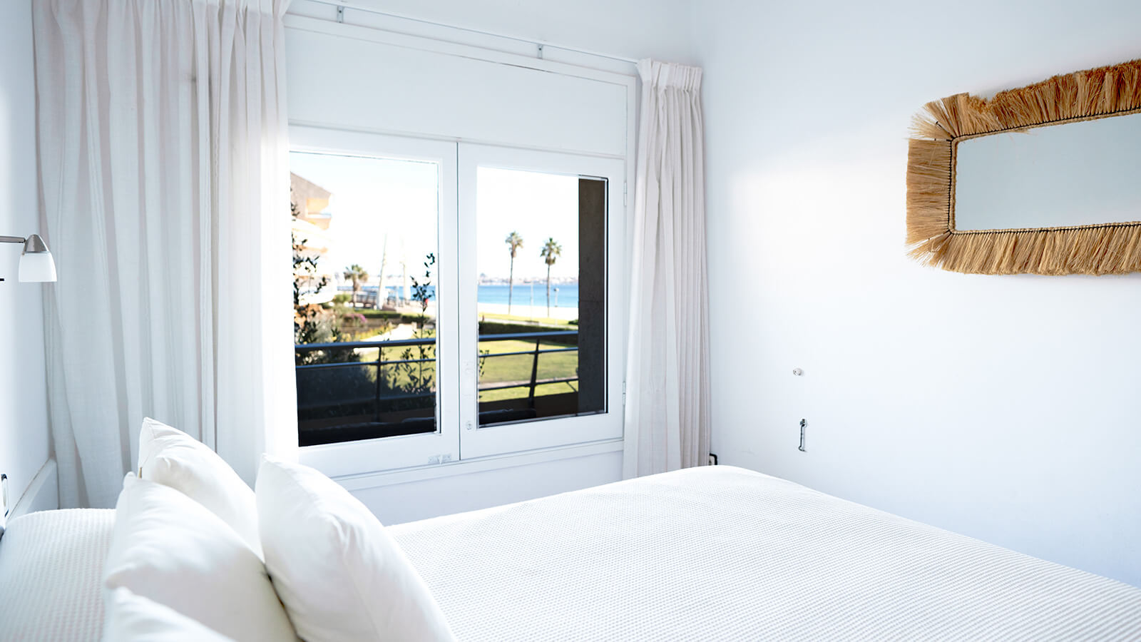 dormitorio-2-apartamento-maritim-2-habitaciones-vista-mar-primera-linea-torre-valentina