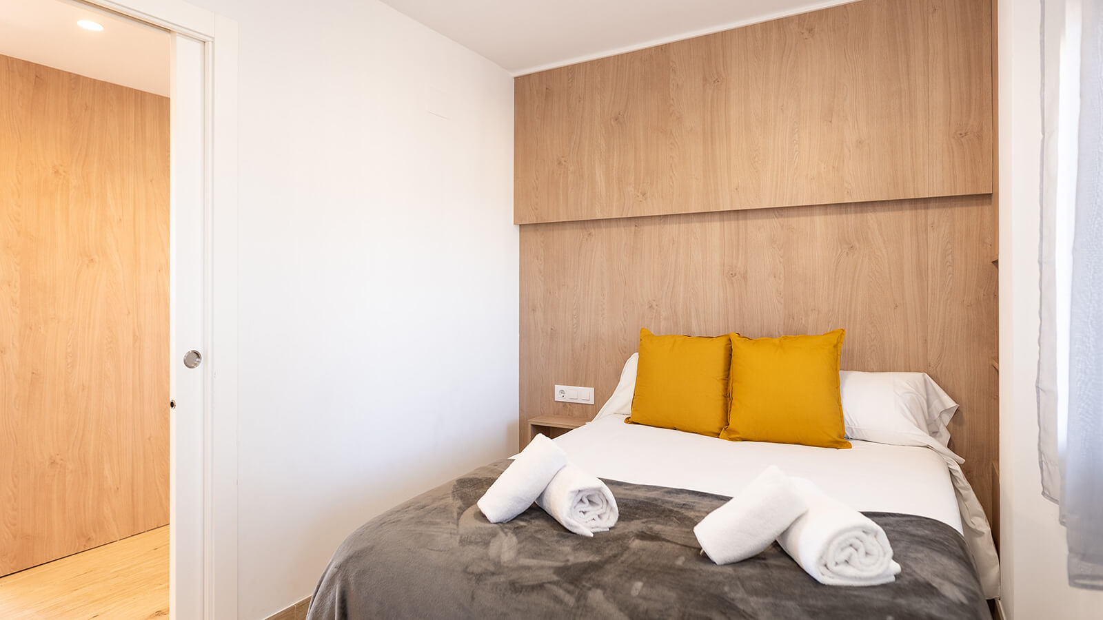 dormitorio-2-apartamento-play-2-habitaciones-superior-vista-mar-primera-linea-torre-valentina