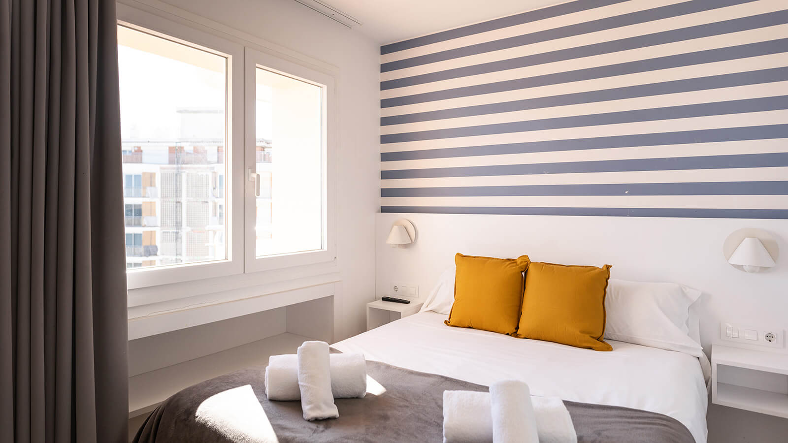 dormitorio-front-de-mar-primera-linea-torre-valentina