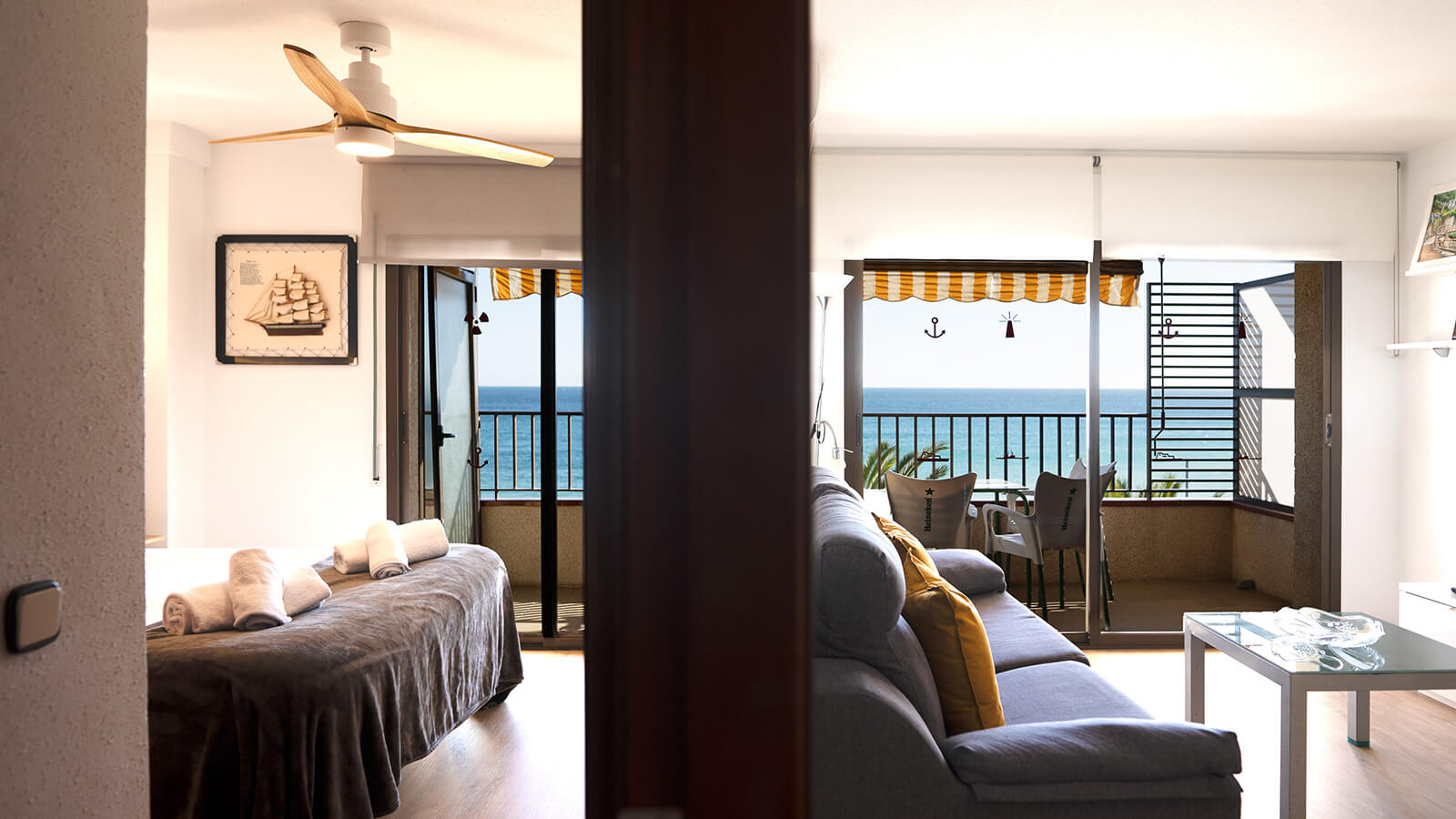 dormitorio-salon-3e-apartamento-play-2-habitaciones-standard-vista-mar-primera-linea-torre-valentina