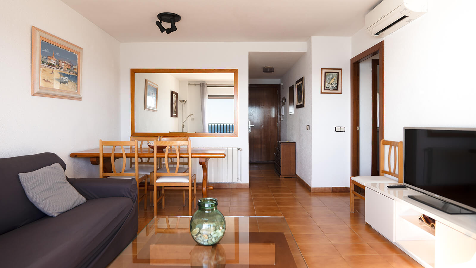 salon-comedor-apartamento-play-3-habitaciones-vista-mar-primera-linea-torre-valentina