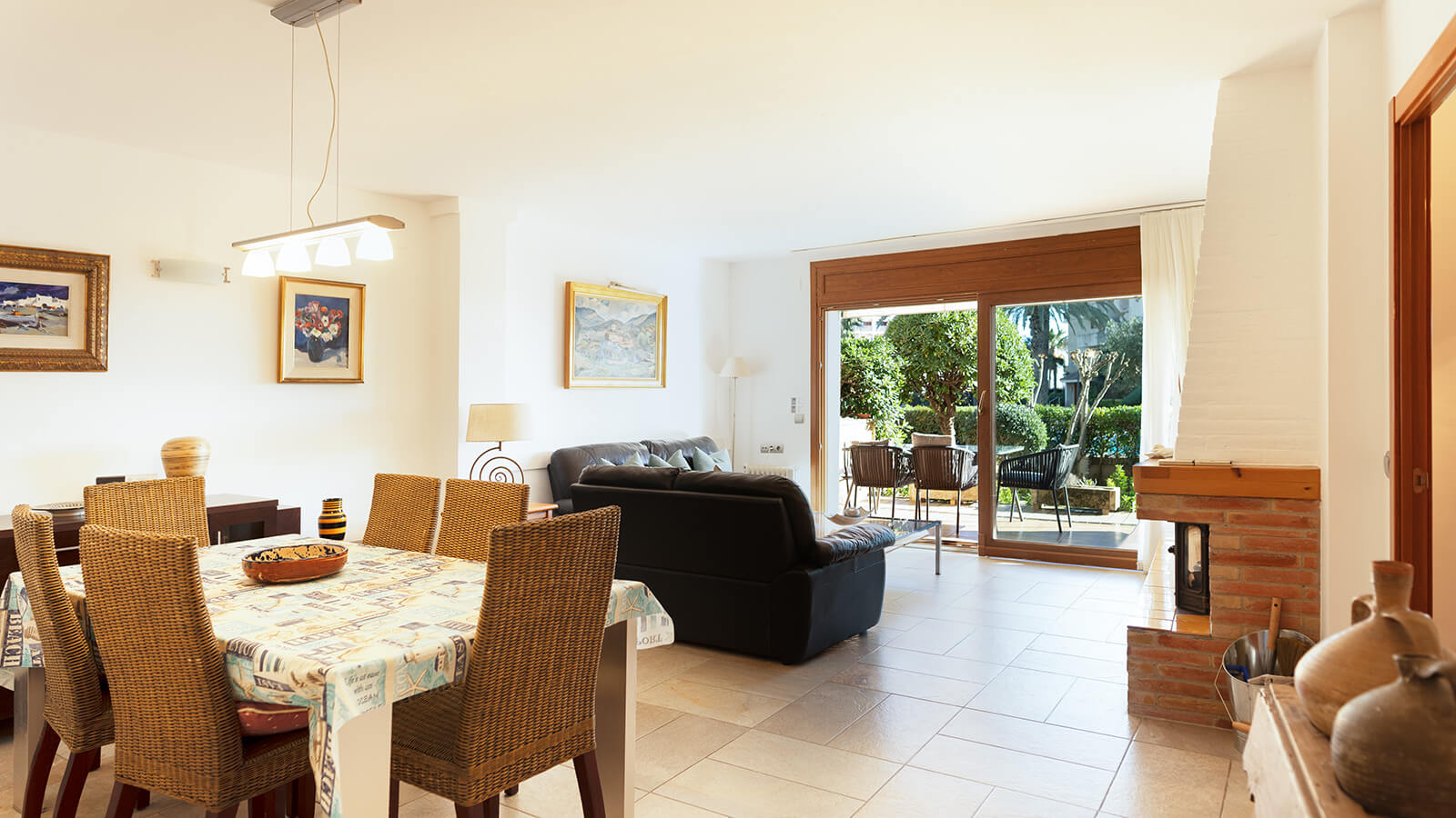 salon-comedor-terraza-apartamento-maritim-3-habitaciones-vista-mar-primera-linea-torre-valentina
