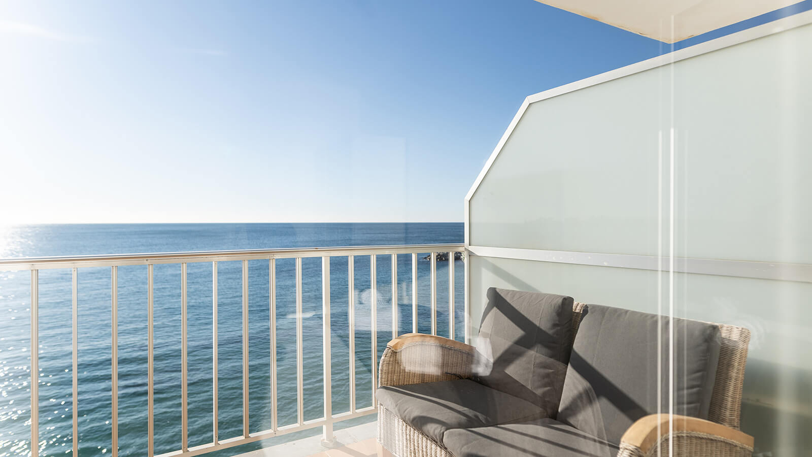 terraza-apartamento_playa_tercero_vista_mar_primera_linea_torre_valentina